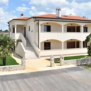 https://apartmani-diana-novigrad-istria.in-istria.net